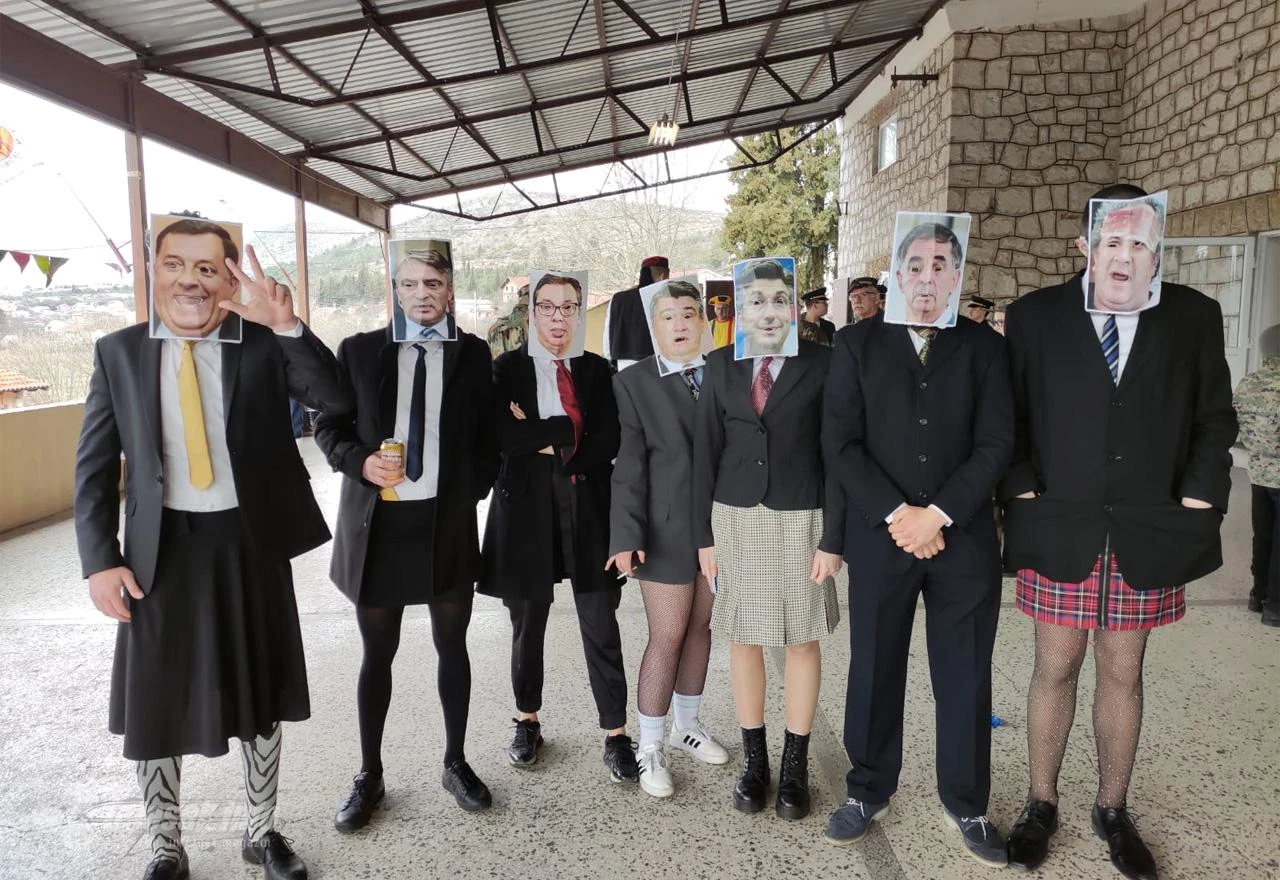 Čapljina: U karnevalskoj povorci Oružane snage HRHB sa pečenjem, Dodik, Vučić...