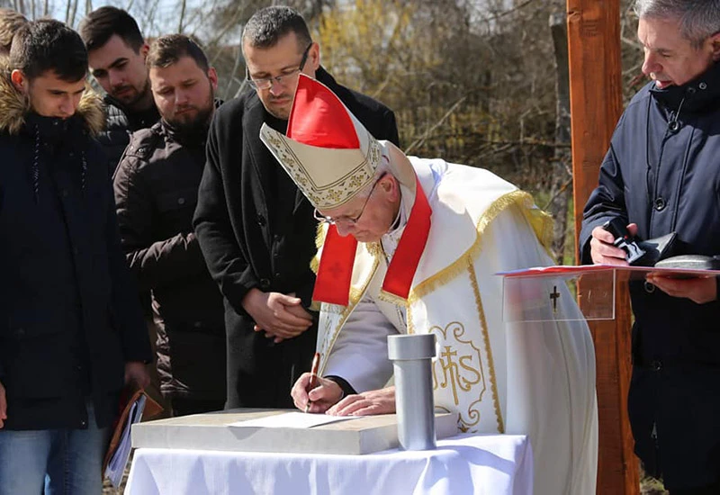 Biskup Komarica pozvao na zajedničku molitvu za mir u Ukrajini