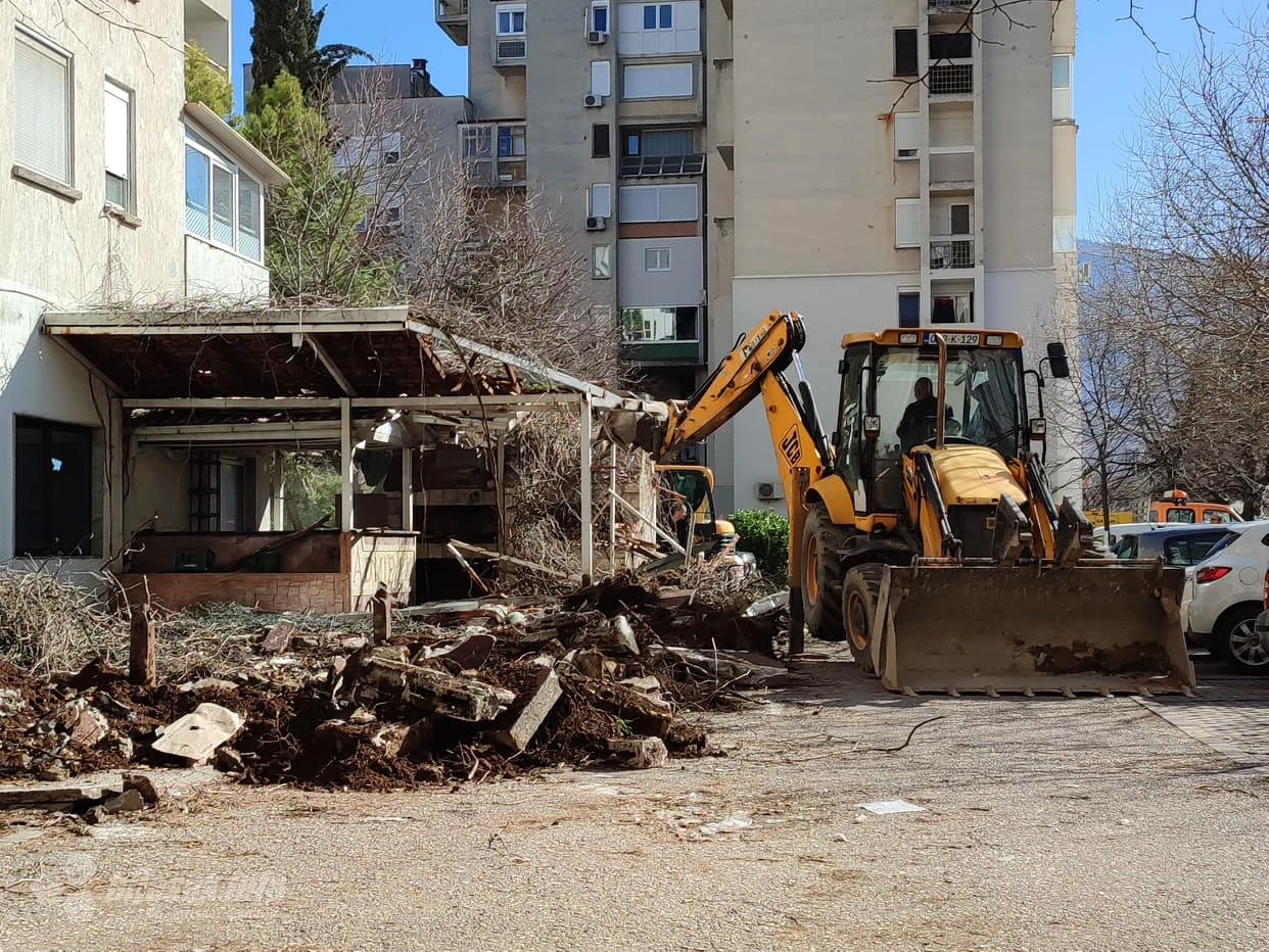 Uklonjen bespravno izgrađeni objekt u Splitskoj ulici