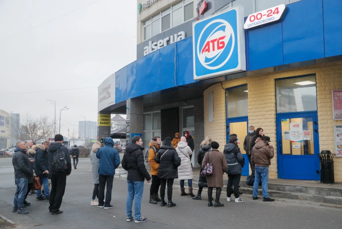 Ukrajinci bježe prema Poljskoj, redovi ispred bankomata i trgovina 