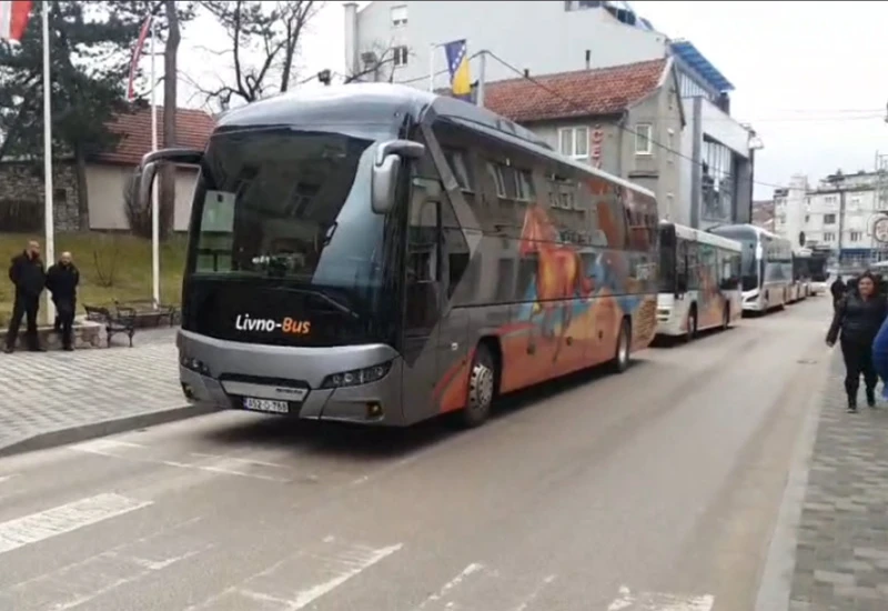 Autobusi Livno Busa blokirali Gradsku upravu i Sud u Livnu