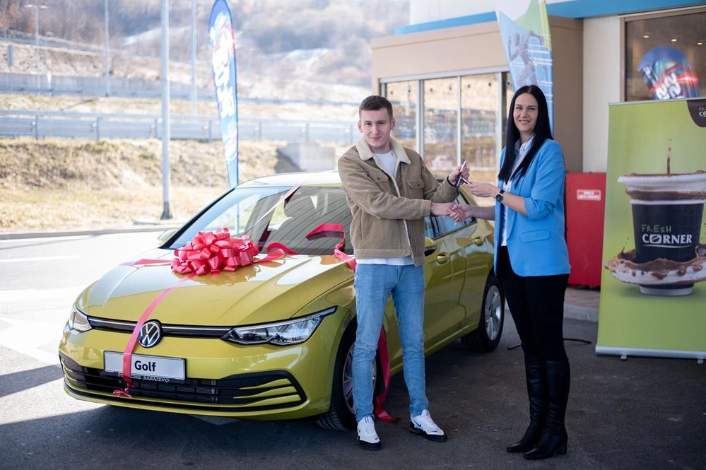 Završena nagradna igra INA-e i Energopetrola: Enadinu Selimbašiću uručeni ključevi Golfa 8