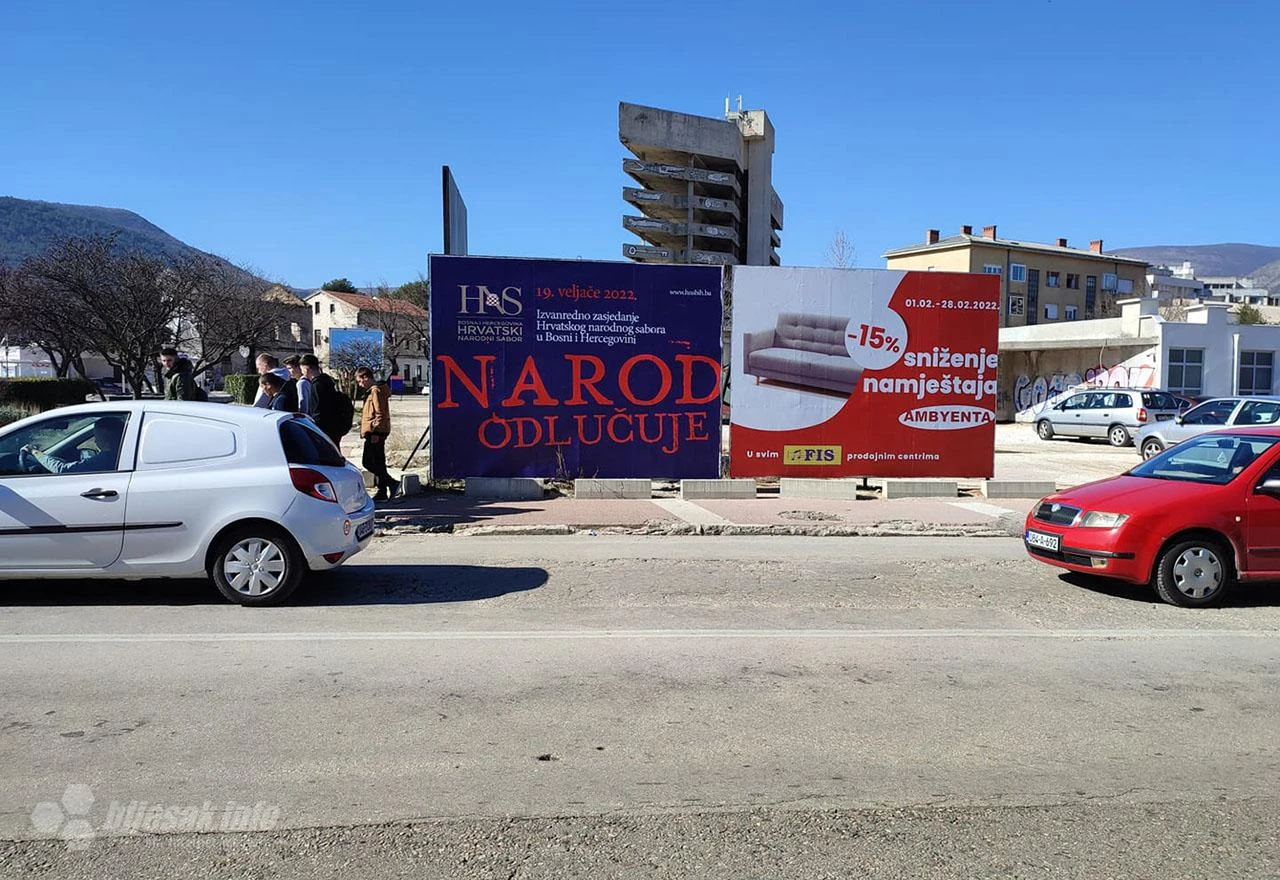 FOTO | Mostar 'se sprema': Osvanuli plakati HNS-a 