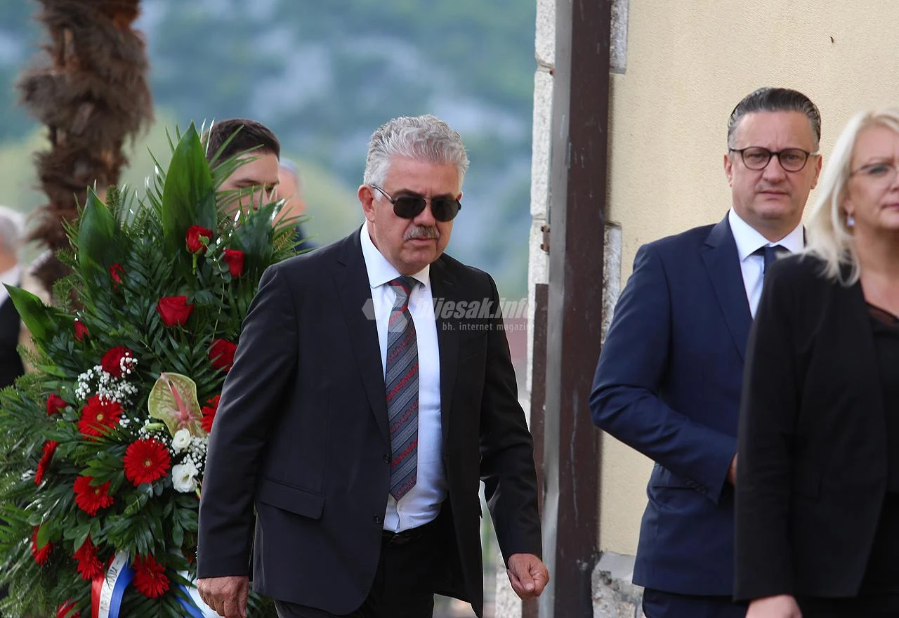 Herceg čestitao novim gradovima