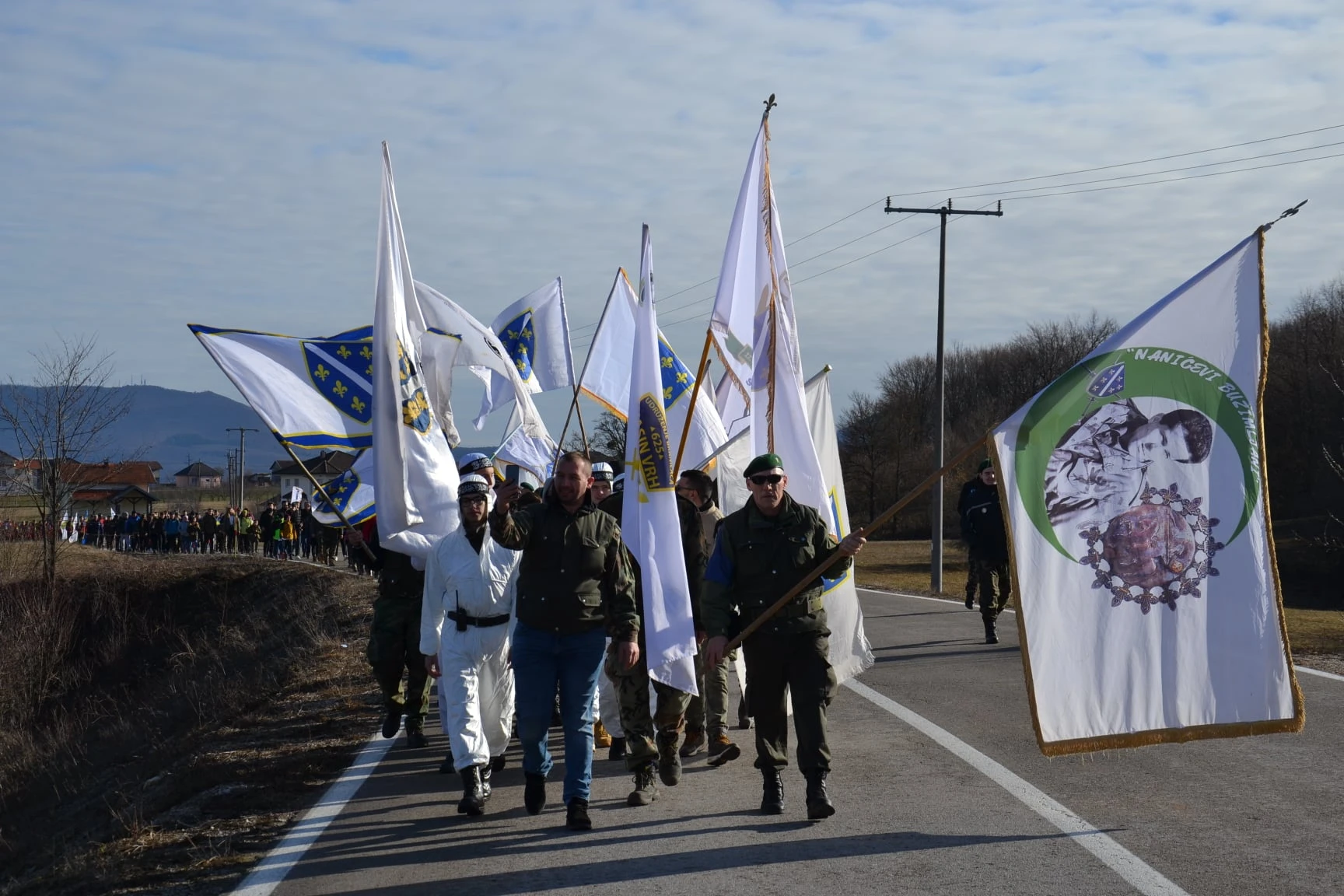 Uniformirana parada ponovno prošla kroz Bužim uz povike Tekbir i Allahu ekber