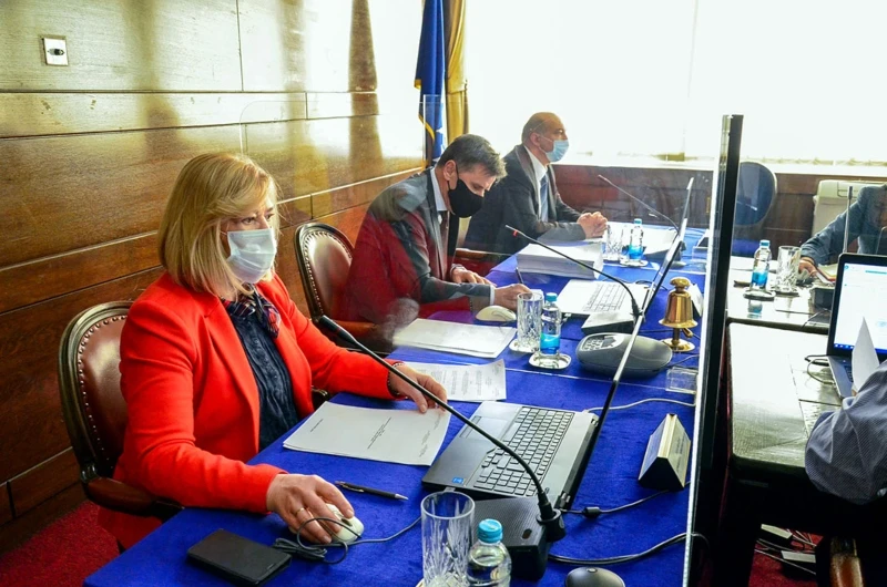 Vlada FBiH poslušala Krizni stožer: Usvojene naredbe i preporuke