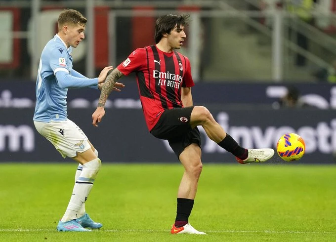 Milan preko Lazija izborio polufinale kupa protiv Intera