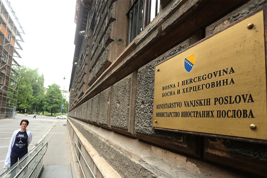 Ide li Ministarstvo vanjskih poslova pod kiriju?