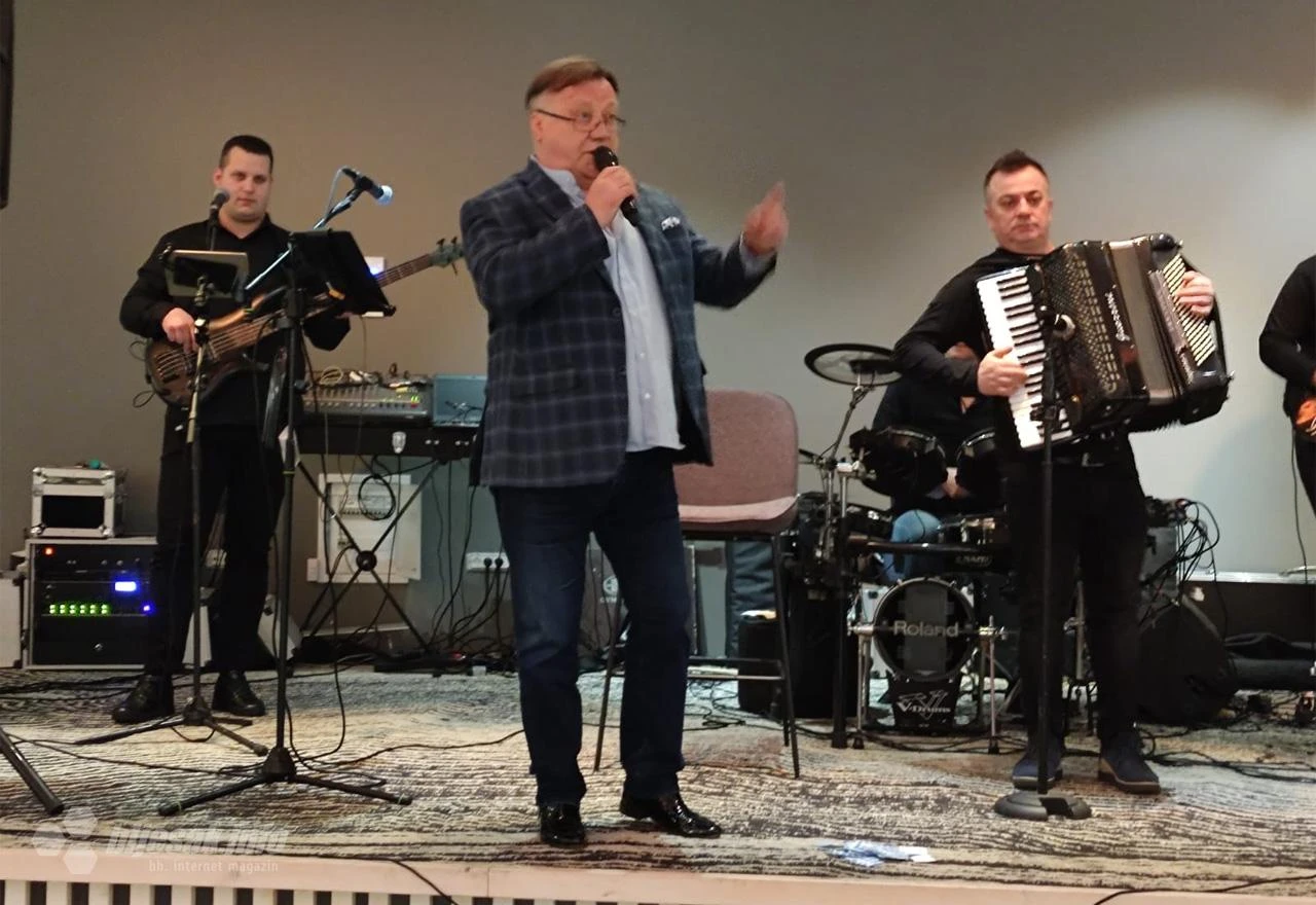 VIDEO | Halid Bešlić zapjevao u Čapljini