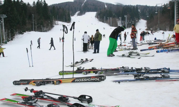 Pojačana frekvencija vozila na cestama koje vode prema ski centrima