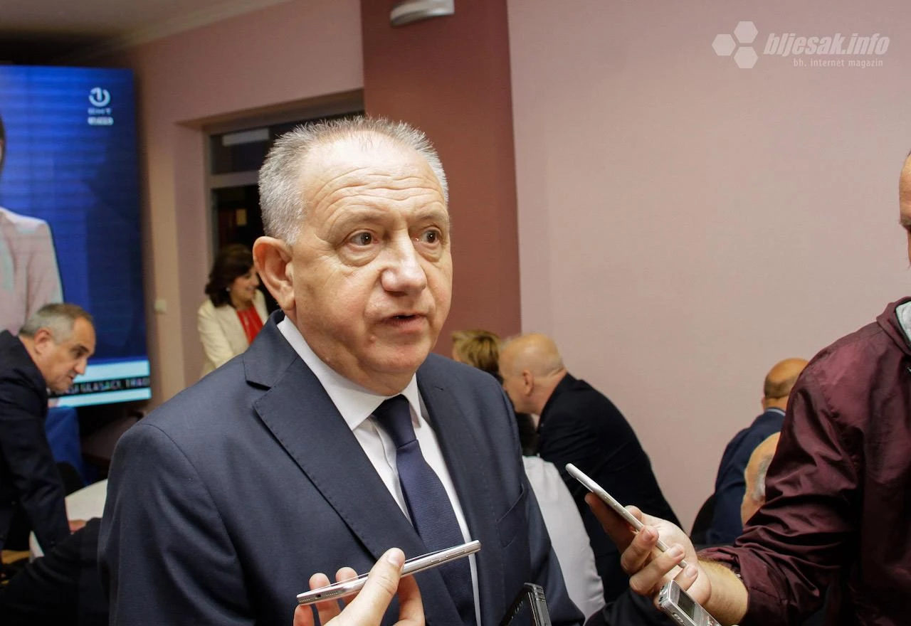 Udaranja po džepovima nema
