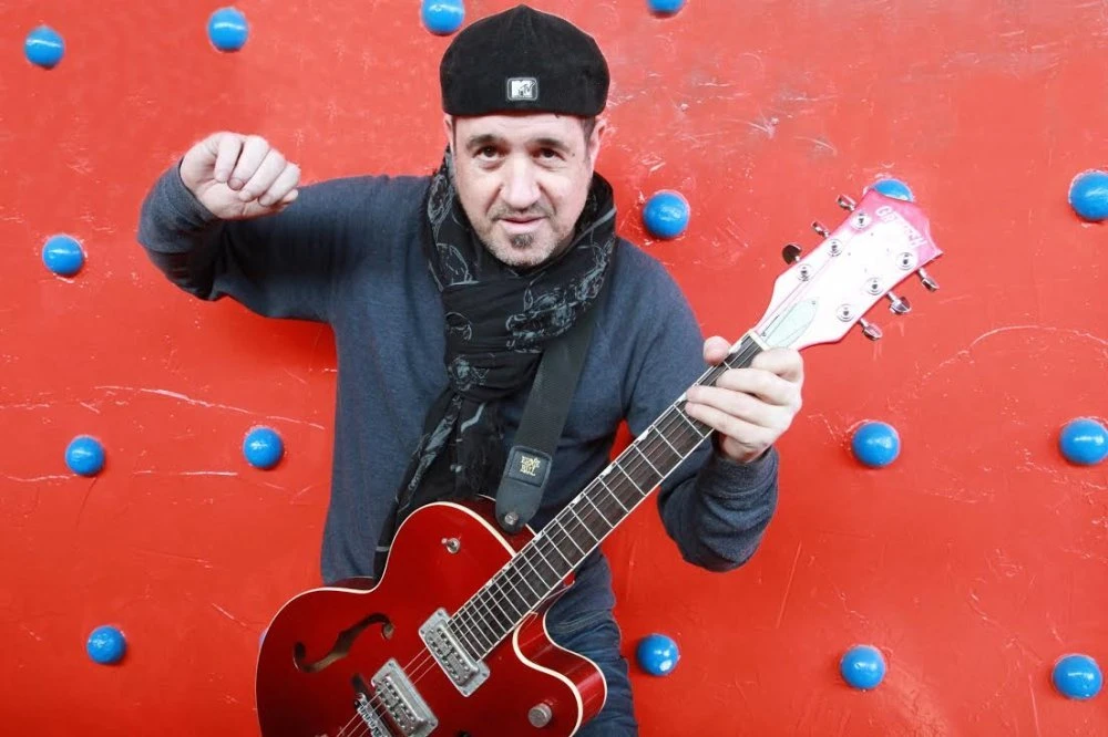 Neno Belan i njegova crvena Gretsch gitara
