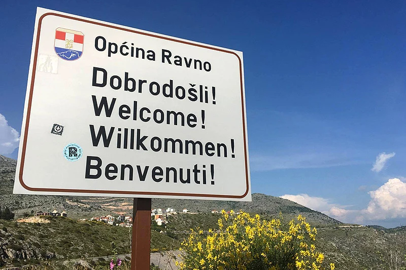 Ravno: Upao u kuću, izudarao vlasnika i ukrao mu novčanik i auto