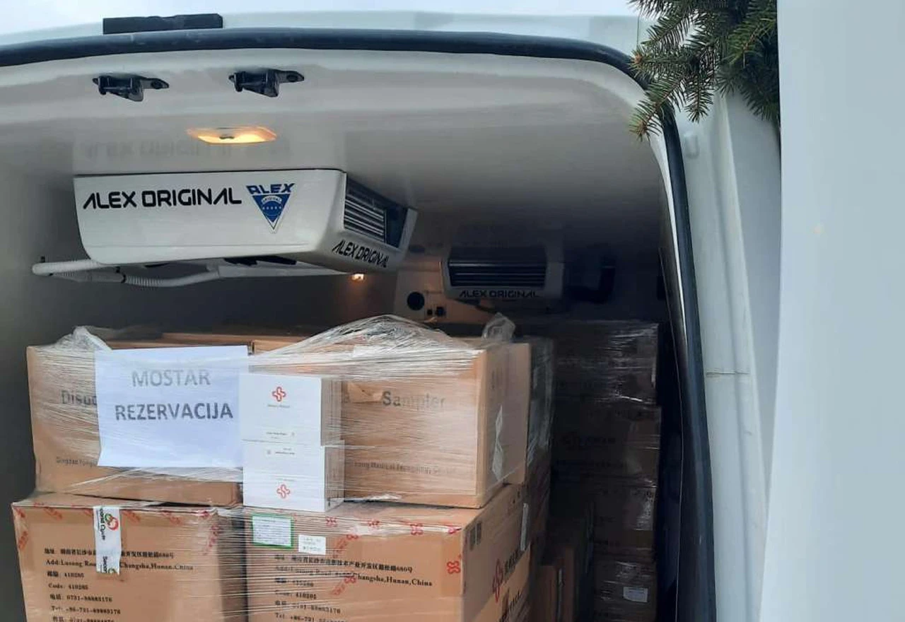 Srbija podmirila godišnje potrebe Mostara za transportnim medijima za PCR testiranje