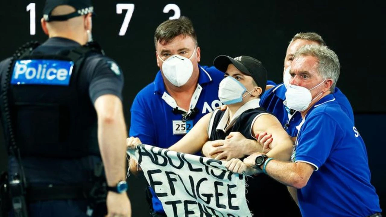 Nepoznati muškarac za trenutak prekinuo finale 