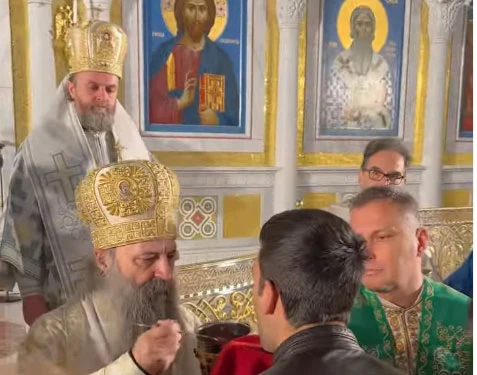 VIDEO | Đoković primio pričest iz iste žlice kao i stotine vjernika