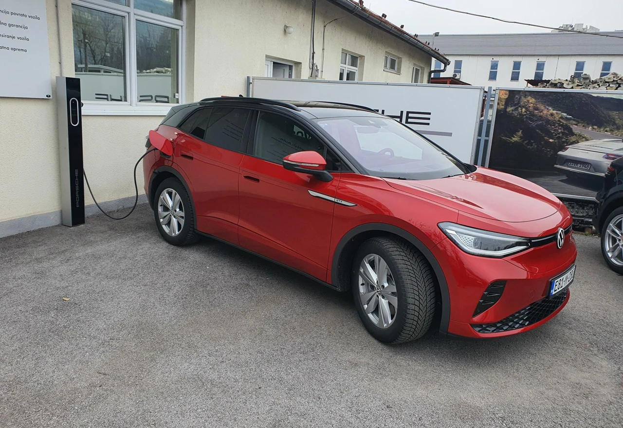 Električna punionica u sklopu prodajnog centra DasWeltAuto