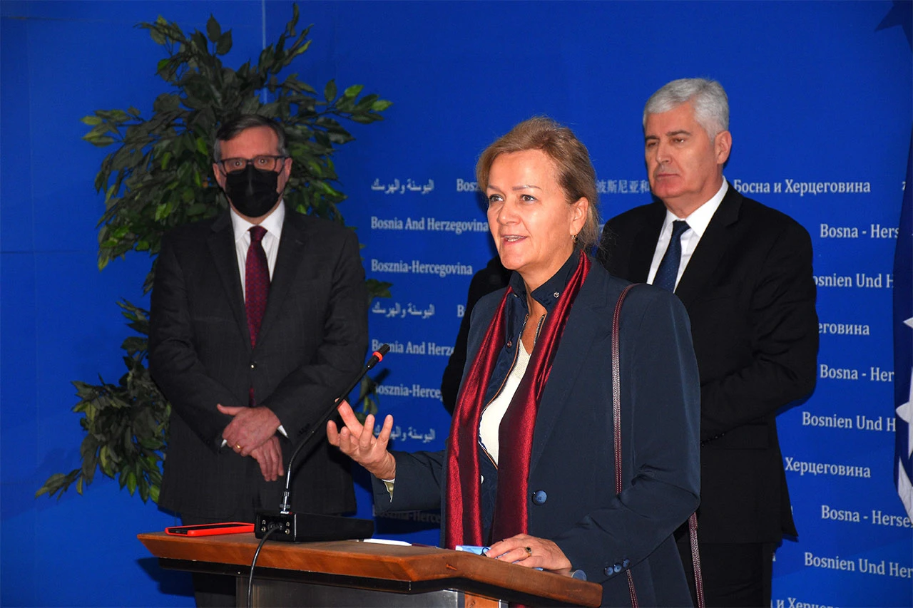 Einchhorst: ''Pozivamo na hitnu deblokadu institucija''