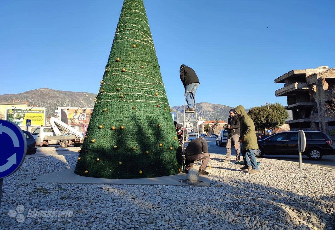 Odlazi blještavilo s mostarskih ulica: Evo po čemu ćemo pamtiti Advent u Mostaru 2021. 