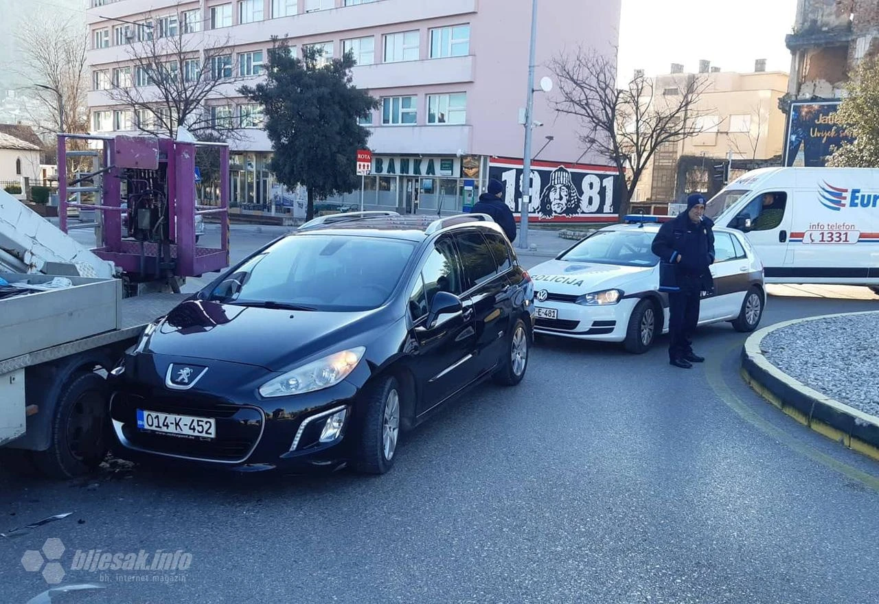 Sudar Peugeota i ''korpe'' stvorio gužve na Španjolskom trgu