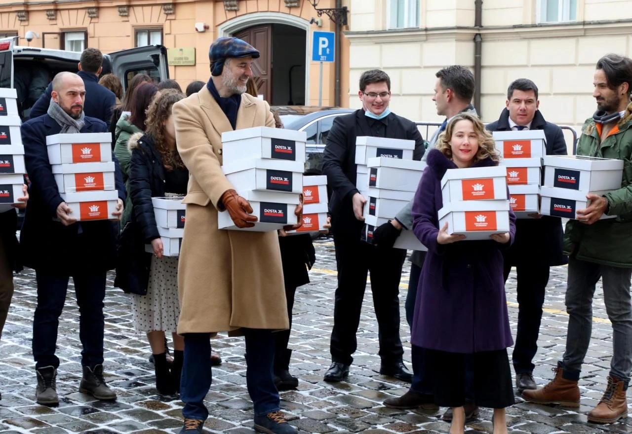 Most objavio broj potpisa za referendum o ukidanju covid potvrda