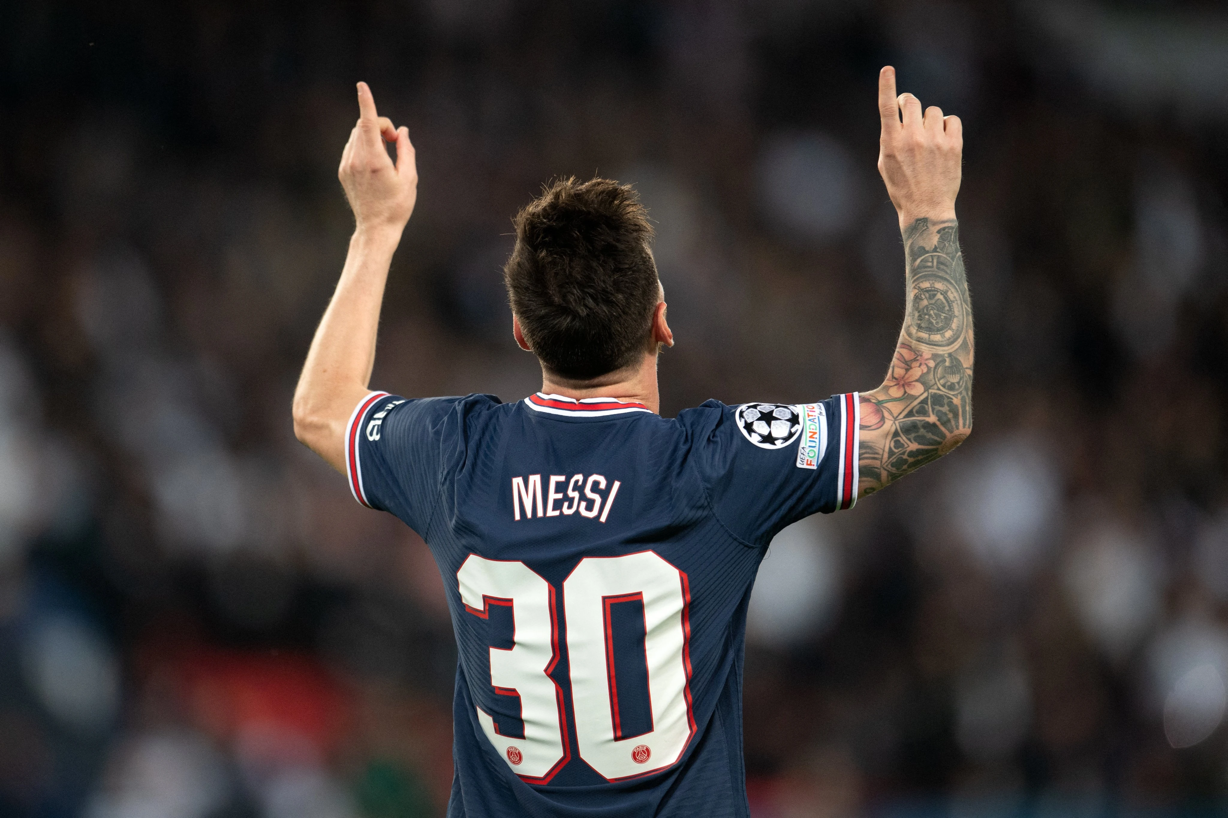 Messi primio dres s potpisom pape Franje