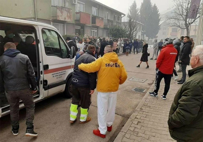 Prosvjedi pred skupštinom, okršaj i policija u skupštini