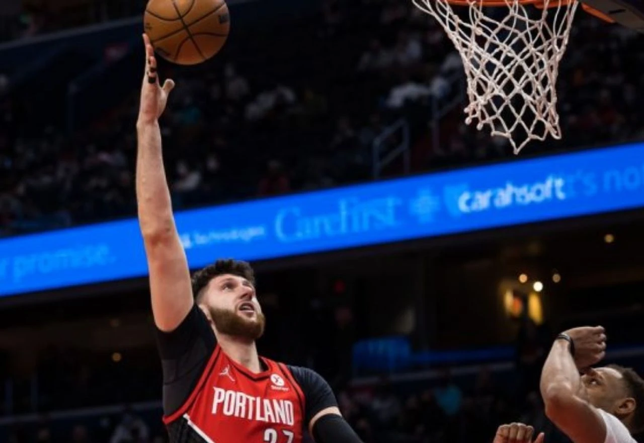 Dobra partija Nurkića, Zubac skroman