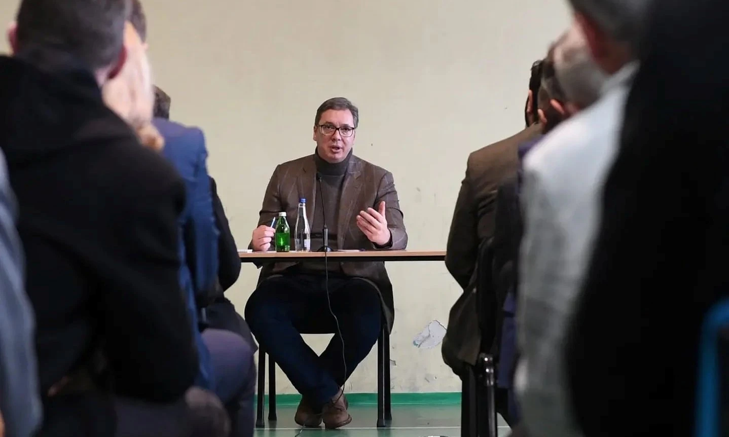 Vučić: Neprihvatljivo je da djeca pjevaju o pucanju na džamiju