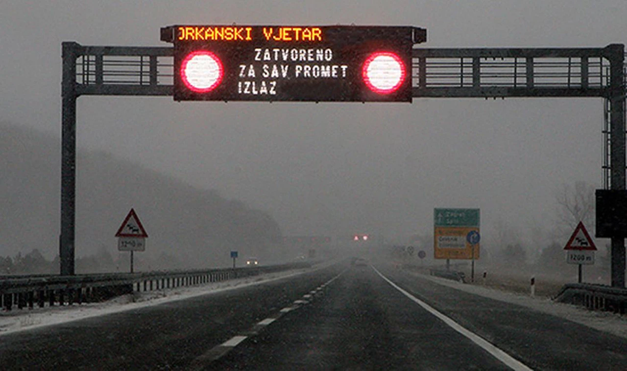 Dalmacija u prometnoj (polu)blokadi, orkanska bura zatvorila autocestu A1