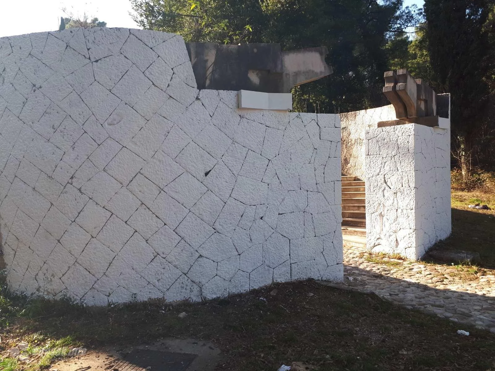 Grad osudio i prefarbao grafite na 'Partizi'