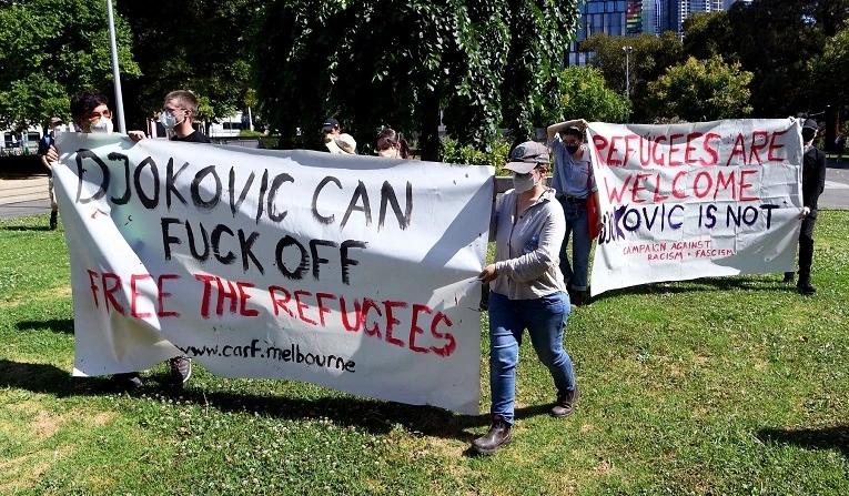 Spriječen fizički obračun pred hotelom u kojem je Đoković