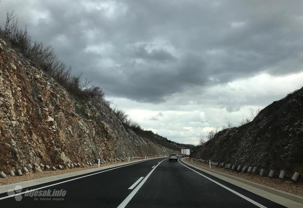 Apel vozačima: Jaki udari vjetra, vozite oprezno