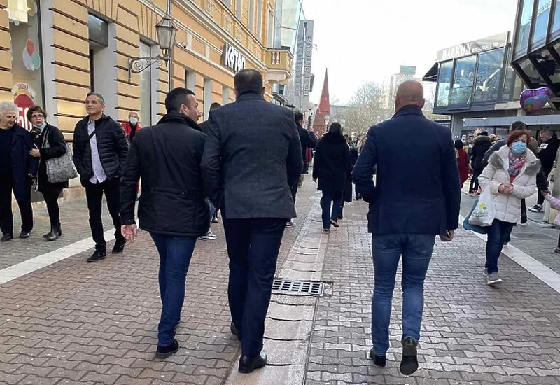 VIDEO | Dodik i Davor Dragičević šetali Banjalukom držeći se ''pod ruku''