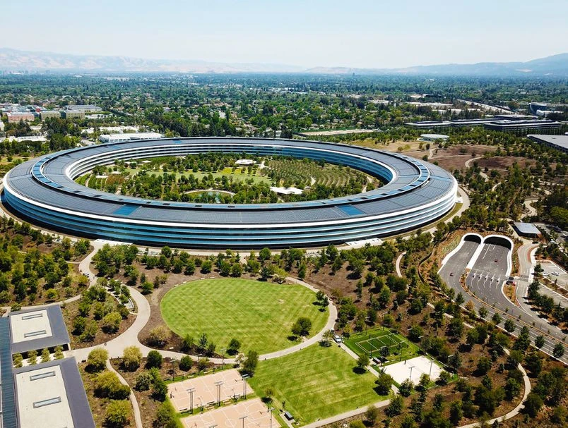 Apple obilato nagrađuje zaposlenike da ne pređu u Facebook