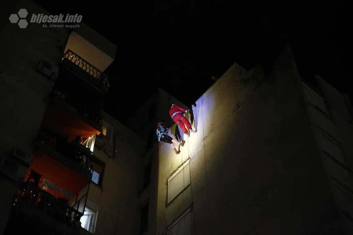 Nova 'stigla' u Mostar: Djedica darivao djecu