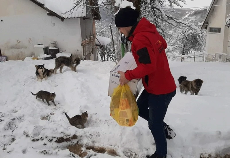 Merhamet dijelio pakete u HNŽ-u, električni šporeti ugroženim u poplavama