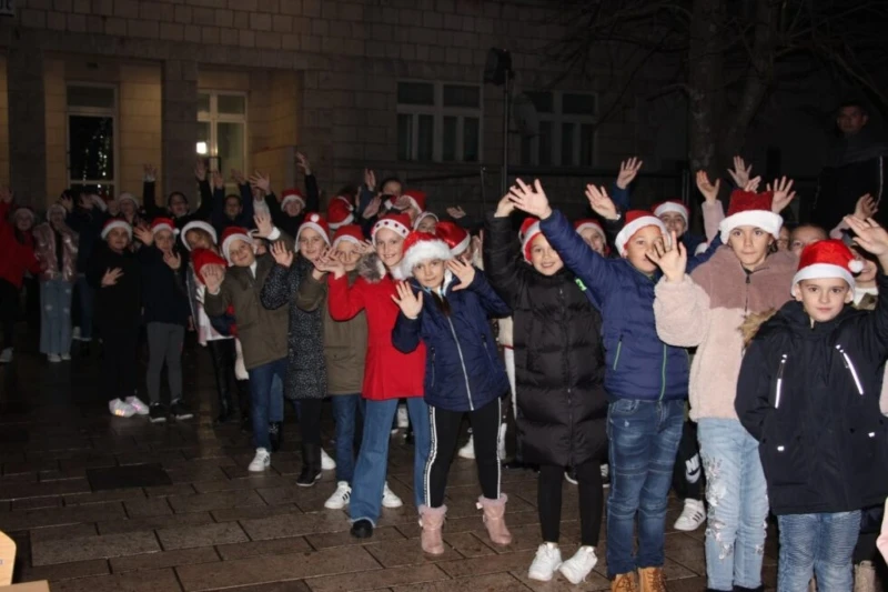 Slika zajedništva i radosti poslana s Trga hrvatskih branitelja u Posušju