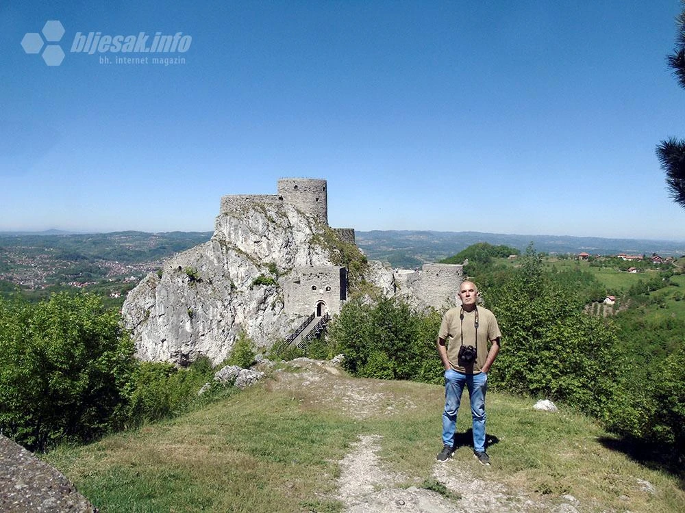 Srebrenik: Prekrasna utvrda pa makar je okrenuo oʞɐdoɐu :) 