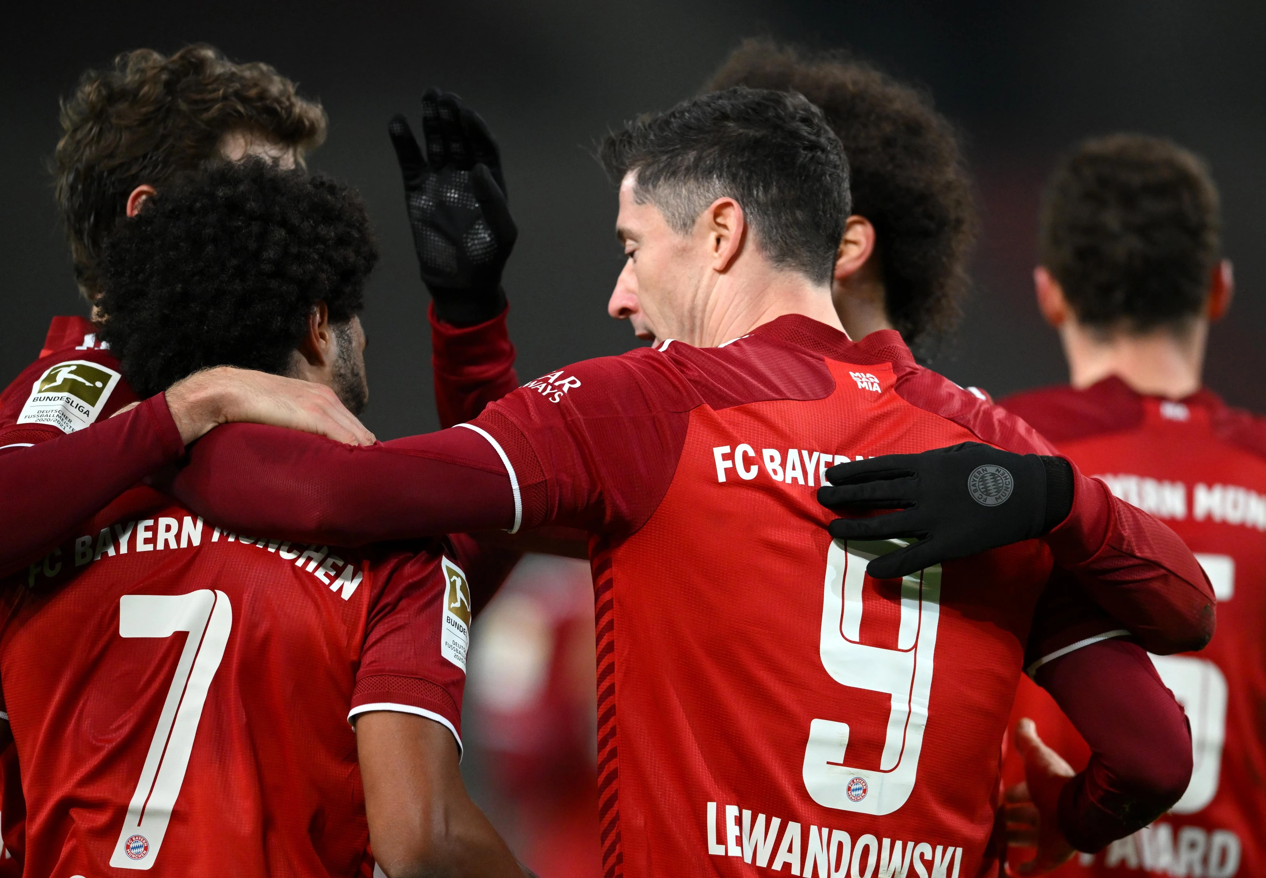 Bayern razbio Stuttgart; Nastavljena kriza Herthe i Wolfsburga
