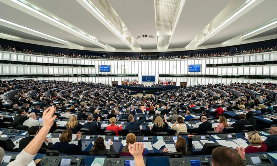 Europski parlament kreće u ozbiljnije reguliranje velikih internetskih platformi