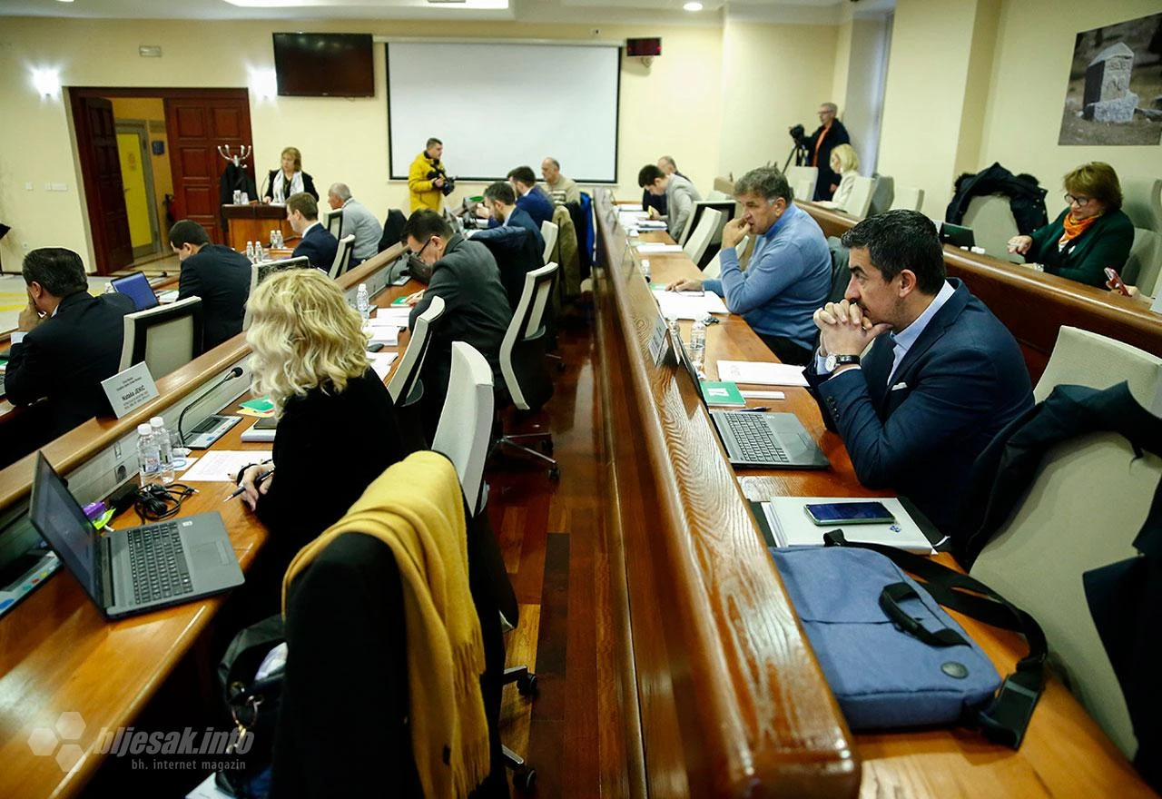 Vruća sjednica GV Mostar: Opet se ''lomi'' oko GIK-a, komunalnih naknada i Uborka