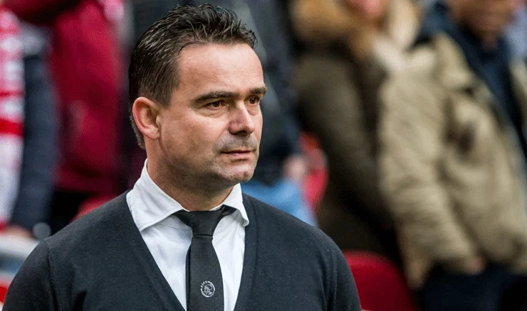 Overmars produžio ugovor s Ajaxom