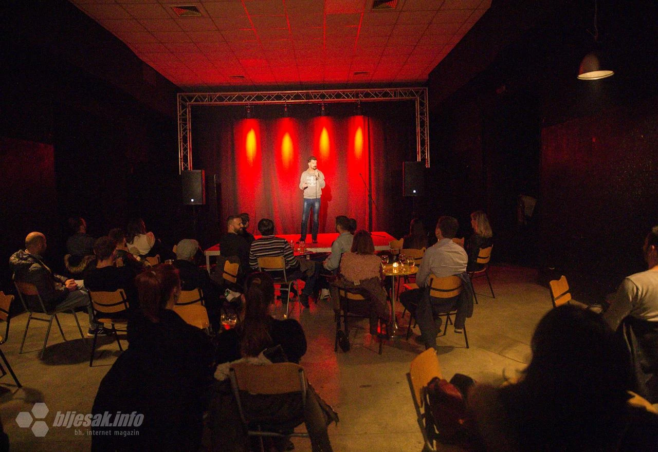 Večer smijeha: Roast Battle format prvi put u OKC Abrašević