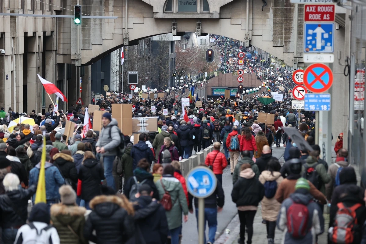 Stotine ljudi na prosvjedu protiv ograničenja COVID-19