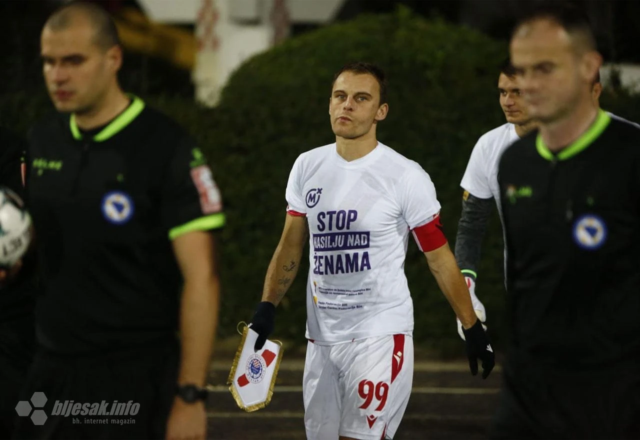 Nogometaši Zrinjskog i Leotara izašli na teren u majicama ''Stop nasilju nad ženama''
