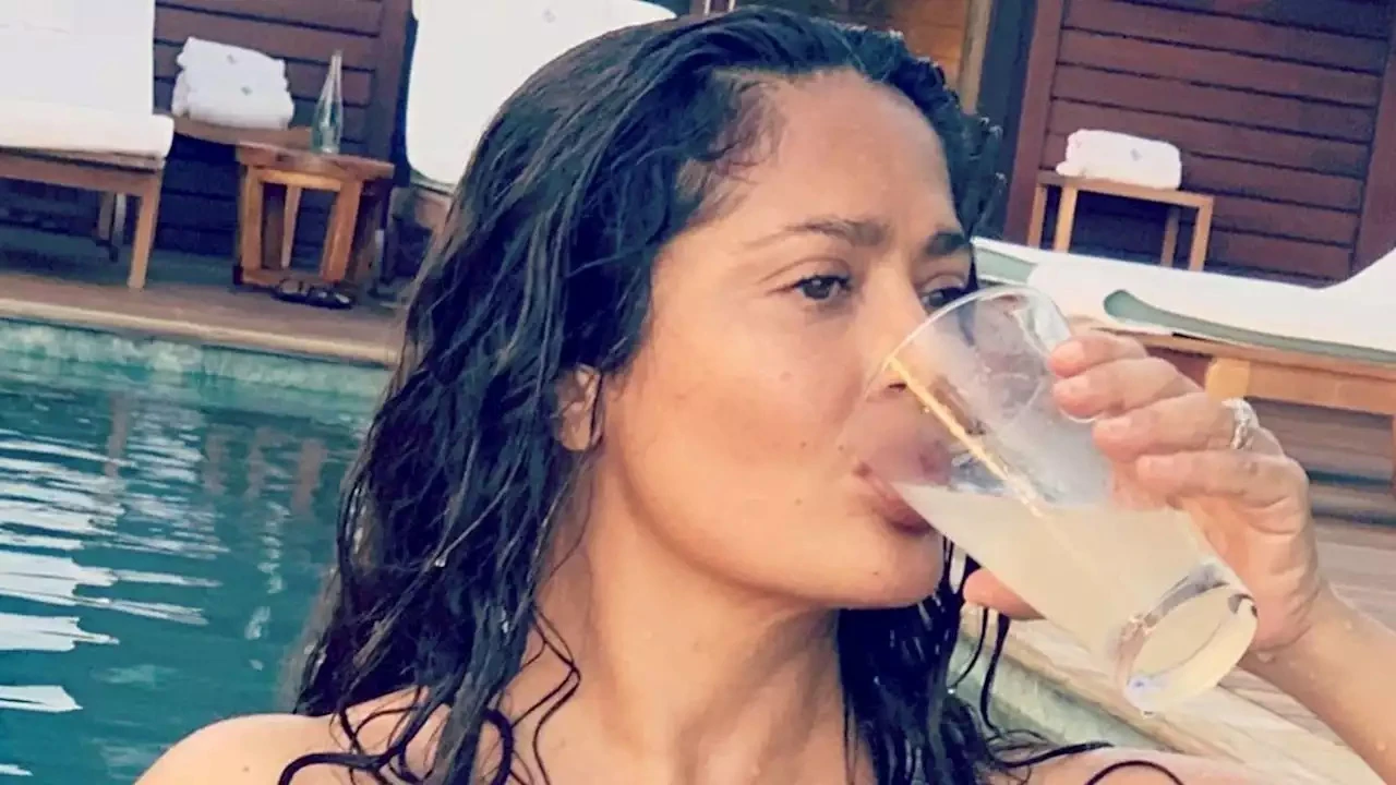 Salma Hayek u kupaćem kostimu - treba li što dodati?