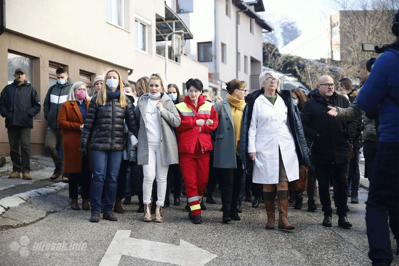 Medicinski djelatnici blokirali M17 kod Konjica