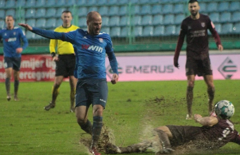 Široki slavio u nervoznoj utakmici, Bodul isključen pa se htio tući 
