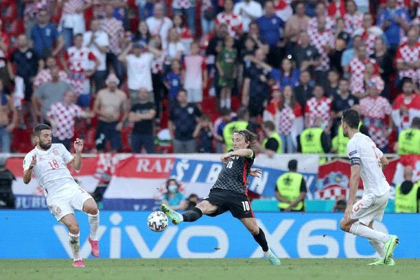 Enrique tražio od igrača da "ne daju igrati Modriću" na Euru